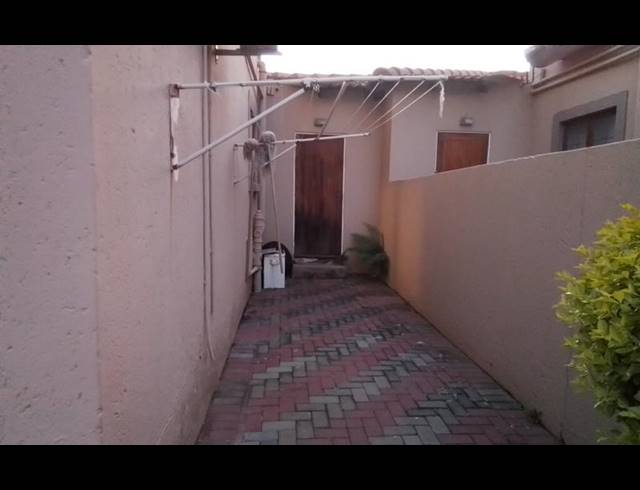 3 BEDROOM TOWNHOUSE FOR SALE IN THERESAPARK